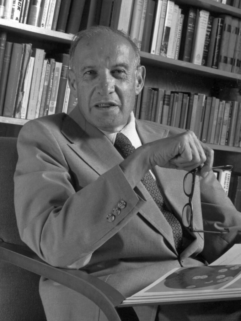 Peter Drucker_1_Wikipedia